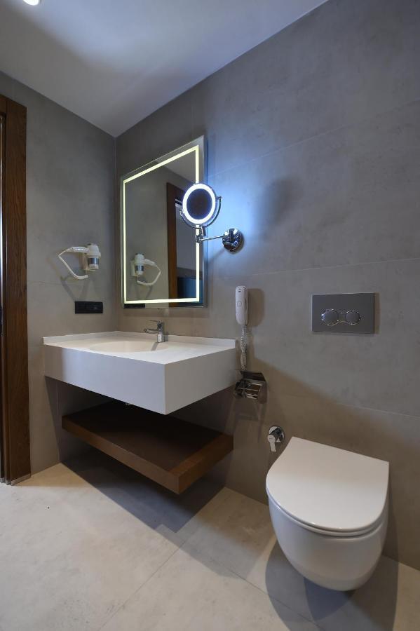 Cher Hotel & Spa Taksim Κωνσταντινούπολη Εξωτερικό φωτογραφία Bathroom in a hotel